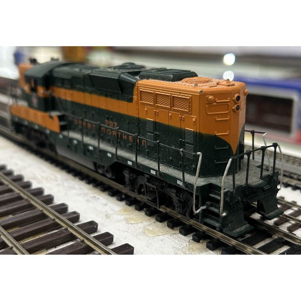 HO Scale Athearn Great Northern GP-9 Blue Box – Swasey's Hardware