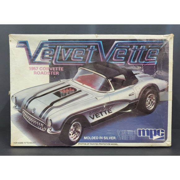 1/25 MPC 1957 Corvette Roadster Velvet Vette