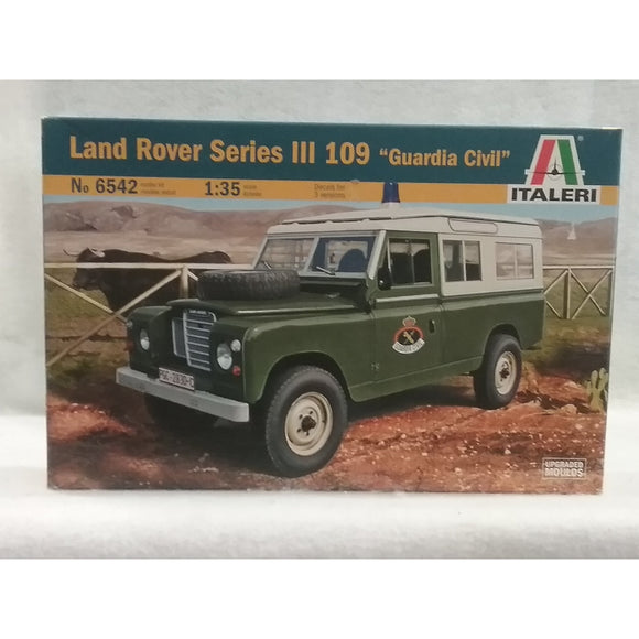 1/35 Scale Italeri No.6542  Land Rover Series III 109 