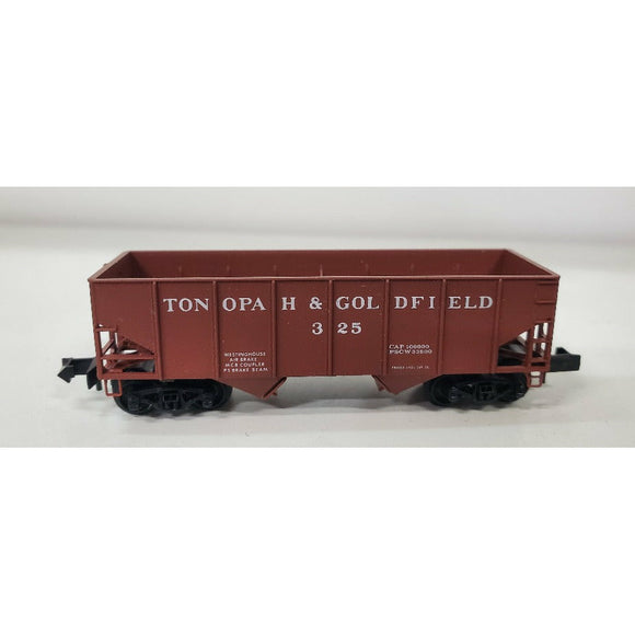 N Scale Micro Trains Tonopah & Gold 33' Rib Side Twin Hopper