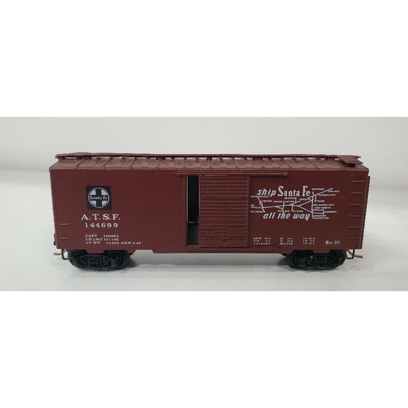 N Scale Micro Trains ATSF 144699 Box Car