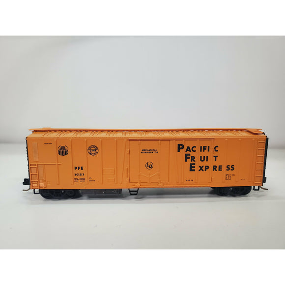 N Scale Micro Trains Pacific Fruit Express 301213 Box Car