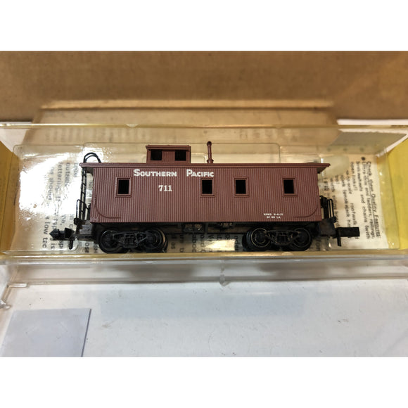 N Scale Kadee 50071 Southern Pacific 34' Wood Sheathed Caboose #711