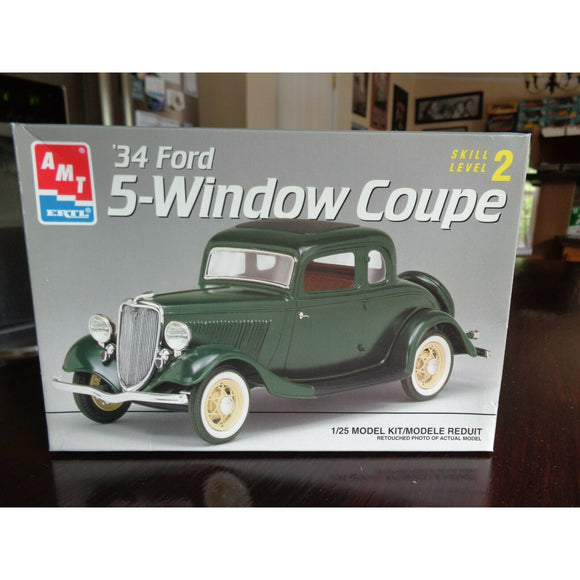AMT 8214 1934 Ford 5-Window Coupe